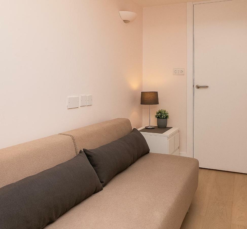 לונדון Apartment With Private Patio, And Park Across The Road (Adults Only) מראה חיצוני תמונה