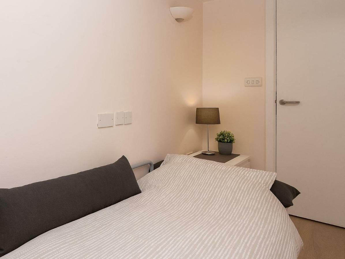 לונדון Apartment With Private Patio, And Park Across The Road (Adults Only) מראה חיצוני תמונה